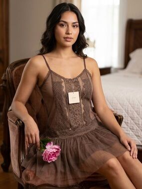 A'Reve Brown lace Babydoll Tulle
Blouse with floral embroiderery Size M